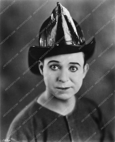 Harry Langdon portrait in fireman's hat 7033-08