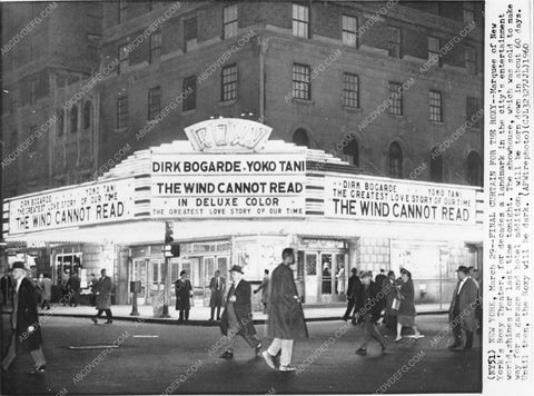 news photo final curtain New York City Roxy Theater cool marquee shot 7033-27