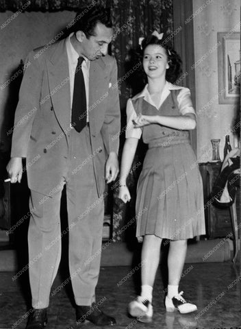 Shirley Temple Miss Annie Rooney cast 7137-28