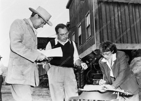 joseph cotten director King Vidor behind scenes Duel in the Sun 7169-35