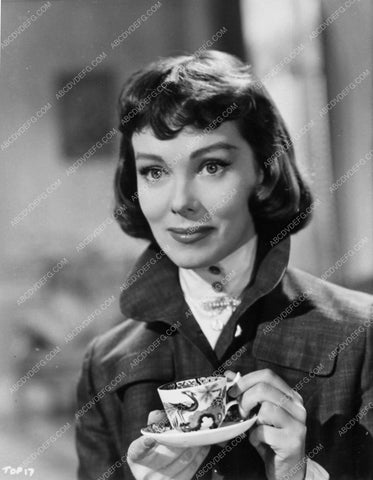 Phyllis Kirk and cup of tea portrait 7183-27
