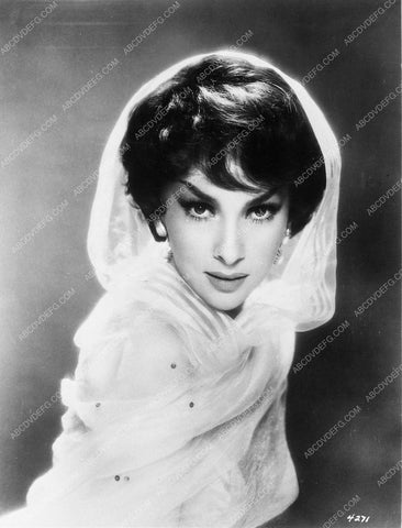 beautiful Gina Lollobrigida portrait 7231-26