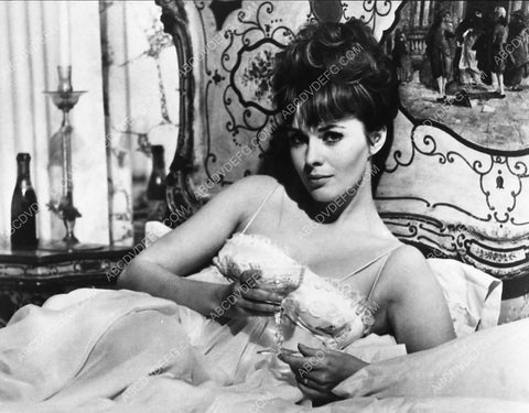 beautiful Jean Seberg laying in bed 7249-13