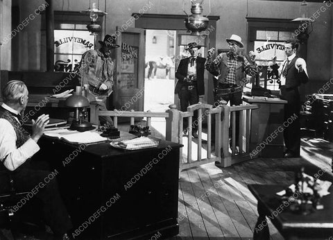 Richard Widmark Gregory Peck film Yellow Sky 7335-09