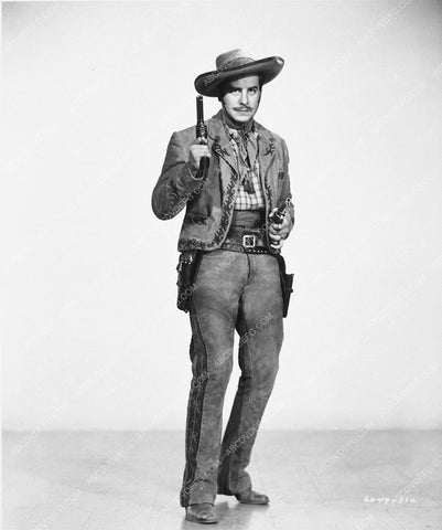 Mexican actor Eduardo Noriega western portrait film El Paso 7340-03