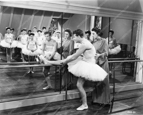 Red Skelton in drag in tutu 7340-25