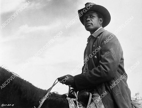 Sidney Poitier on horseback 7356-14