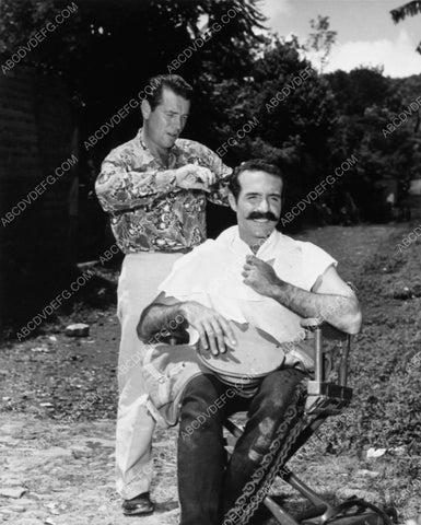 Ricardo Montalban gets outdoor haircut 7368-09