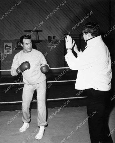 athletic Ricardo Montalban does some boxing training 7368-10