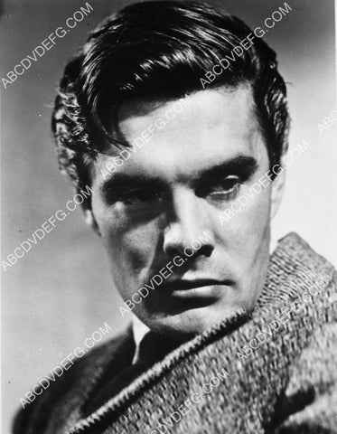 Louis Jourdan portrait 7529-09