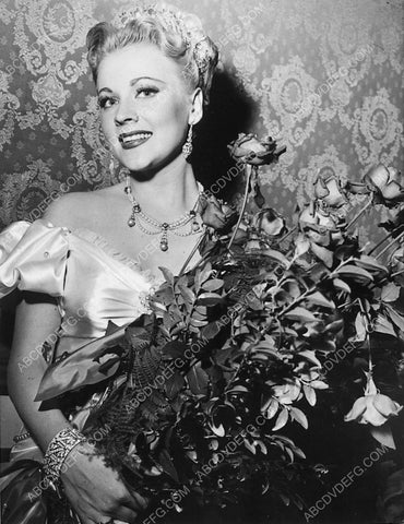 beautiful Anne Jeffreys and large floral arrangement 7541-23