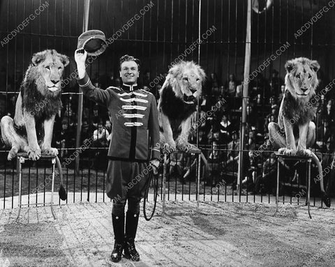 Eddie Albert the lion tamer film Wagons Roll at Night 7561-09