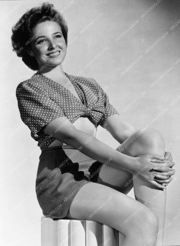 Laraine Day cute in shorts portrait 7566-25