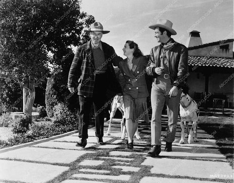 William S. Hart visits Barbara Stanwyck Robert Taylor at their home 7704-12