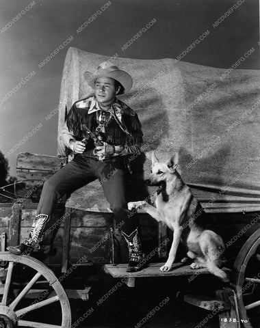 Roy Rogers with dog Bullet on wagon train 7763a-06