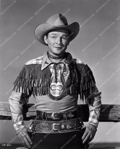 Roy Rogers posing by fence 7763a-18