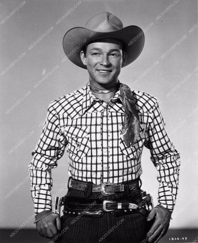 Roy Rogers posing 7763a-22