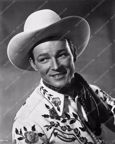 Roy Rogers posing 7763a-33