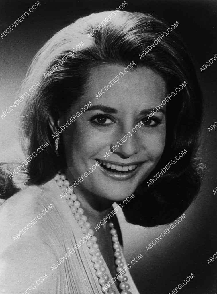 News Caster Barbara Walters Portrait 7766 01 Abcdvdvideo