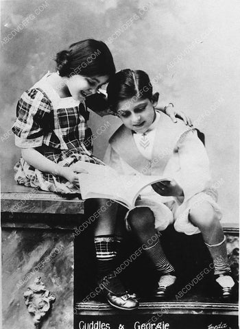 Lila Lee as a child w her brother George 7975-10