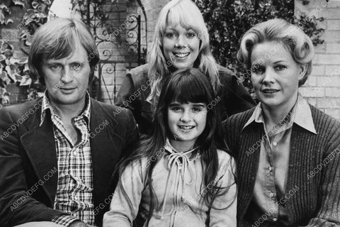 David McCallum Lynn-Holly Johnson Carroll Baker Kyle Richards film Watcher in the Woods 8148-02