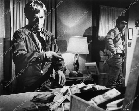 David McCallum and a pile of cash film Sol Madrid 8148-10