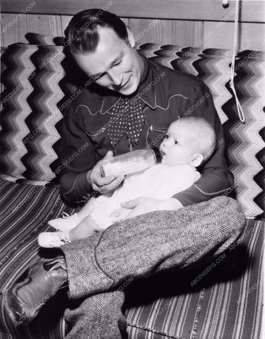 candid Roy Rogers at home with new child 8174-14