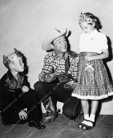 Roy Rogers and his kids? 8174-20