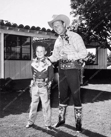 Roy Rogers and his kids? 8174-23