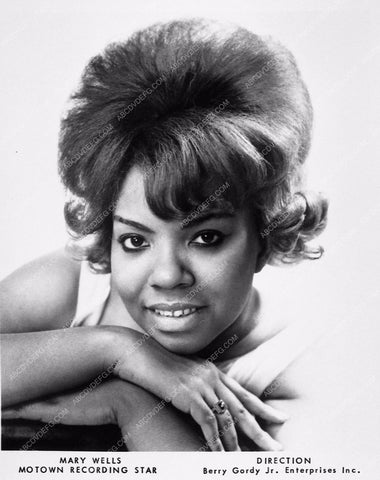 Motown recording star Mary Wells portrait 8174-31