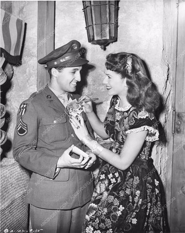 Jinx Falkenburg autographs pic for Staff Sergeant Al Gilbert 81bx01-165