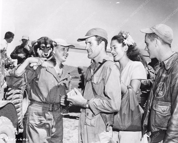 Jinx Falkenburg signs autographs for G.I.s at China Airfield USO tour ...