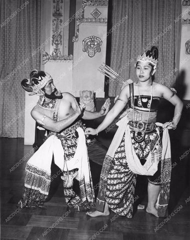 Indonesian dancers Mr. & Mrs. Djoko Sanjoto 81bx01-264