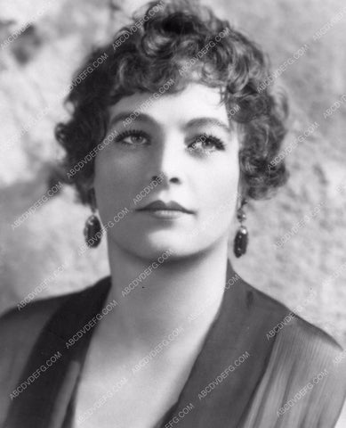 Eleanor Woodford soprano opera singer portrait 81bx01-276