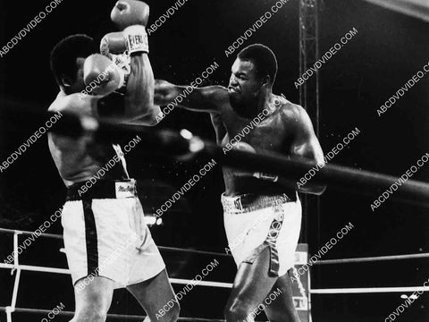 news photo boxing Muhammad Ali vs Larry Holmes 8201-4