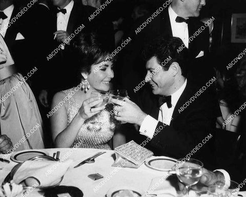 candid Elizabeth taylor and Eddie Fisher at Academy Awards I think 8201-11