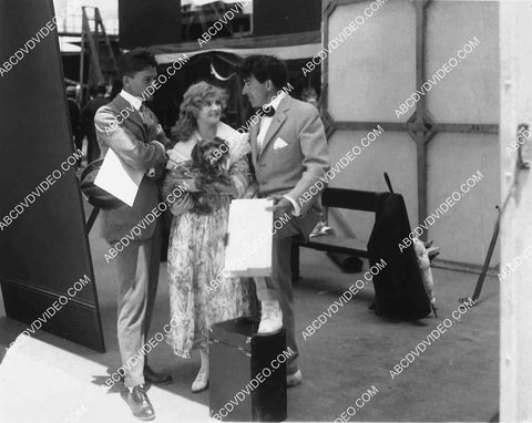 candid Mary Miles Minter w Wallace MacDonald and her dog 8207-5