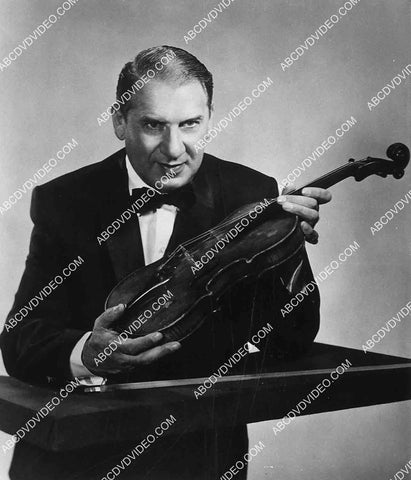 Henny Youngman w his violin 8240-16