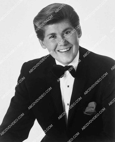 young Wayne Newton portrait 8242-23