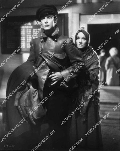 Robert Donat Marlene Dietrich film Knight Without Armour 8244-4