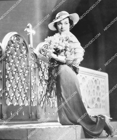 Maureen O'Sullivan Sunday church fashion portrait 8245-19