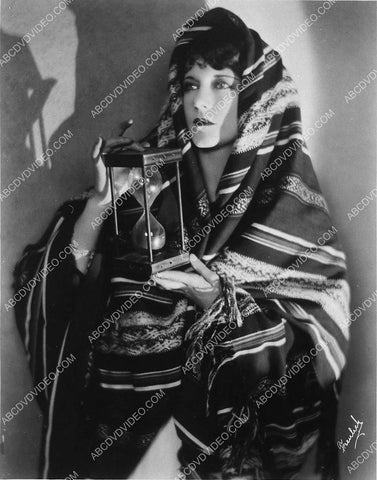 Viola Dana w a cool hourglass 8513-09