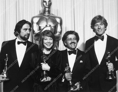 Robert De Niro Sissy Spacek Robert Redford at Academy Awards w Oscar Statues 8513-15