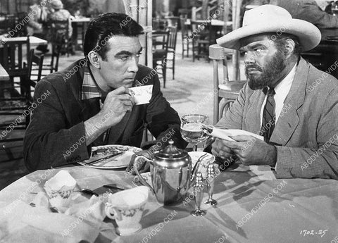 Anthony Quinn film City Beneath the Sea 8597-25