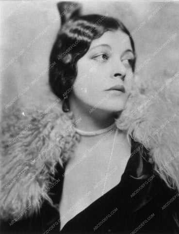 Madeline Hurlock portrait 8611-23