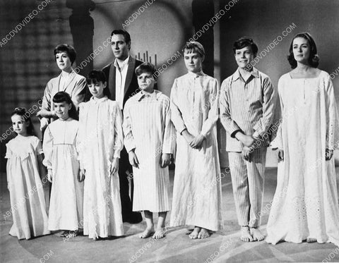 Julie Andrews Christopher Plummer Angela Cartwright and the kids film The Sound of Music 8628-02