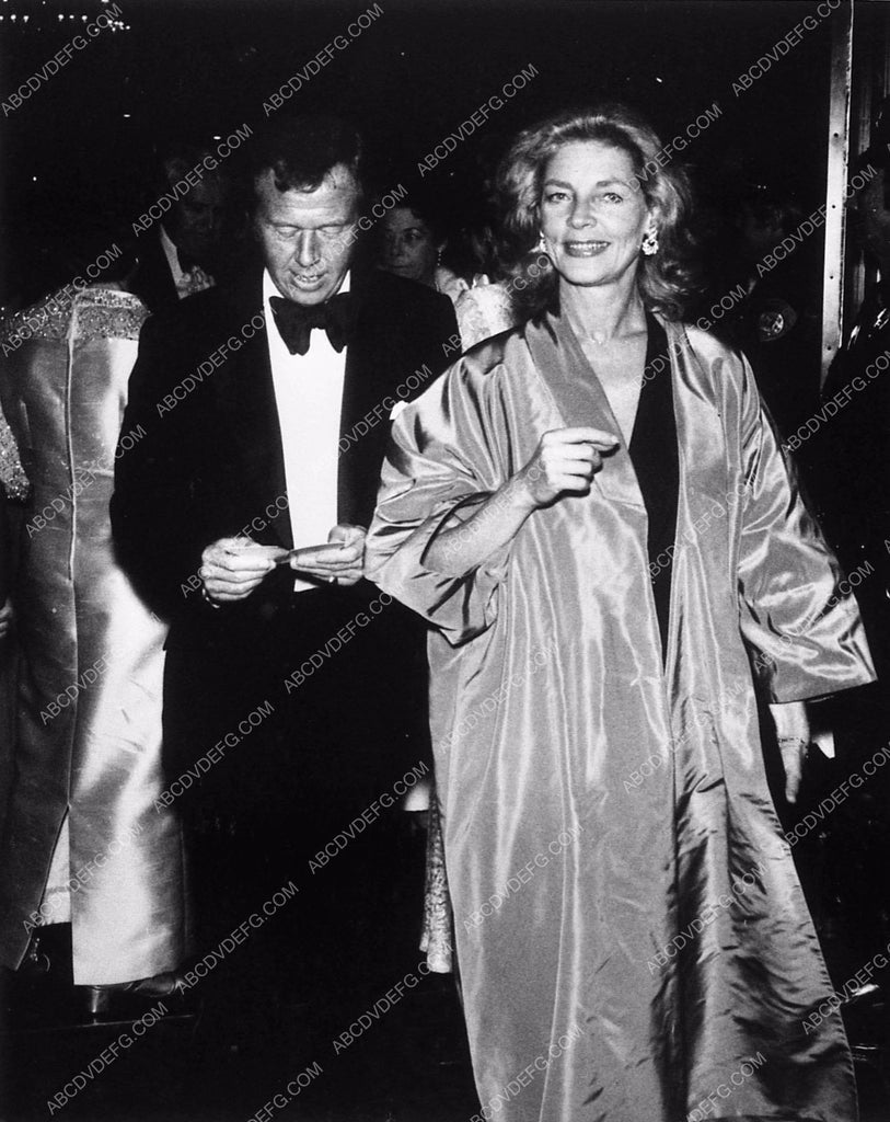 candid Lauren Bacall at film premiere 8641-16 – ABCDVDVIDEO