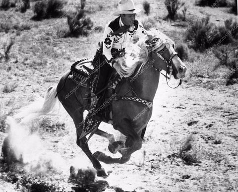 Roy Rogers on horseback 8641-18