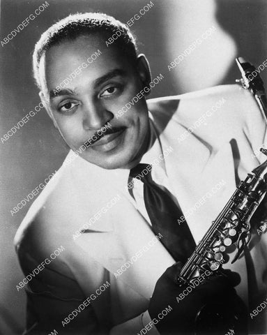 music jazz artist Benny Carter with his saxaphone 8668-13