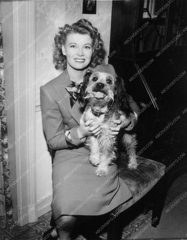 candid Penny Singleton with her dog 8705-36